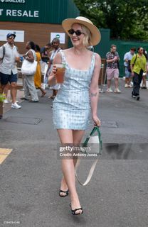Evanna Lynch feet photo 4