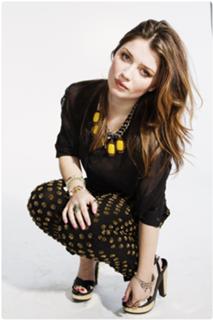 Eve Hewson feet photo thumbnail