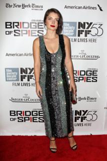 Eve Hewson feet photo thumbnail