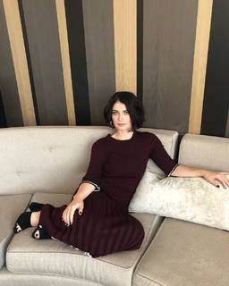 Eve Hewson feet photo thumbnail