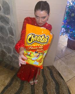 Eve Hewson feet photo thumbnail