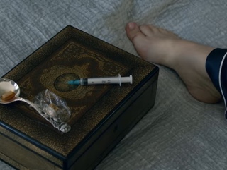 Eve Hewson feet photo thumbnail