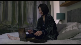 Eve Hewson feet photo thumbnail