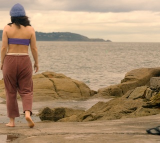 Eve Hewson feet photo thumbnail
