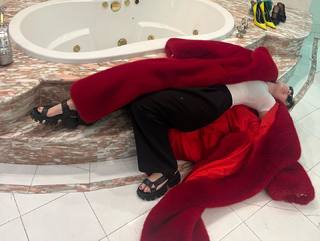 Eve Hewson feet photo thumbnail