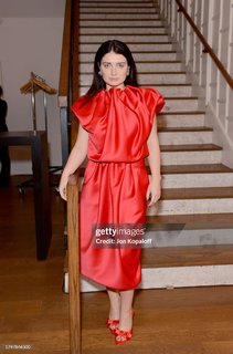 Eve Hewson feet photo thumbnail