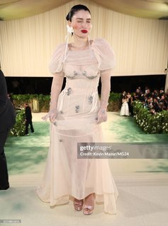 Eve Hewson feet photo thumbnail