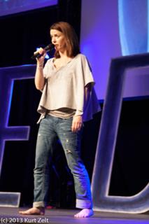 Eve Myles feet photo 10