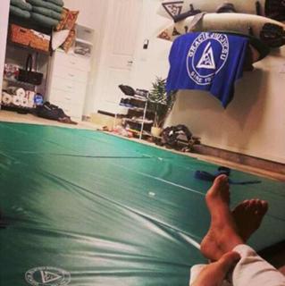 Eve Torres feet photo thumbnail