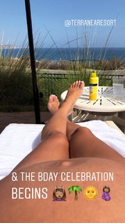 Eve Torres feet photo thumbnail