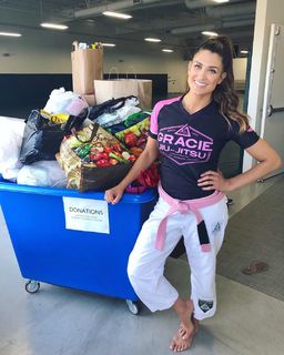 Eve Torres feet photo thumbnail