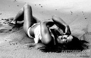 Eve Torres feet photo thumbnail