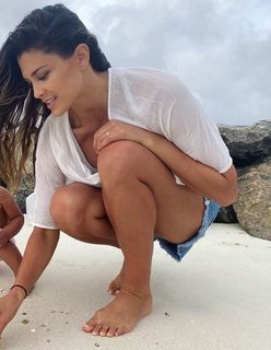 Eve Torres feet photo thumbnail