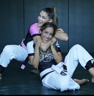 Eve Torres feet photo thumbnail