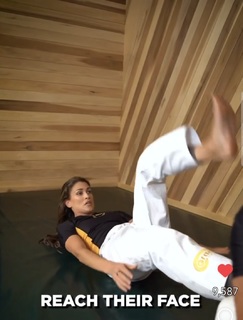 Eve Torres feet photo thumbnail