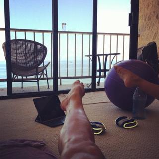 Eve Torres feet photo thumbnail