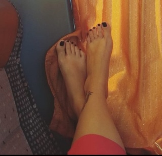 Evelina Nikoliza feet photo 11