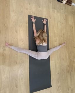 Evelina Papoulia feet photo 4