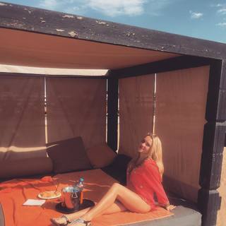 Evelyn Burdecki feet photo thumbnail