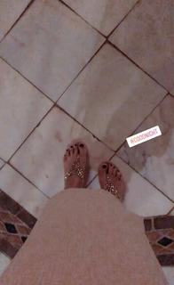 Evelyn Burdecki feet photo thumbnail