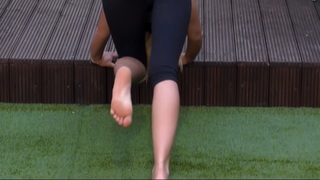 Evelyn Burdecki feet photo thumbnail