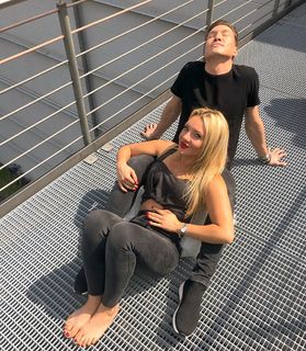 Evelyn Burdecki feet photo thumbnail