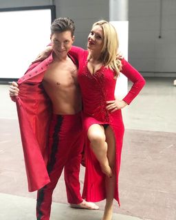 Evelyn Burdecki feet photo thumbnail