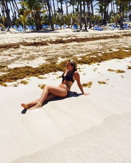 Evelyn Burdecki feet photo thumbnail