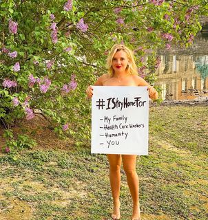 Evelyn Burdecki feet photo thumbnail