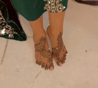 Evelyn Burdecki feet photo thumbnail