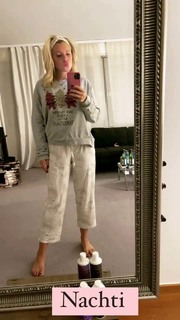 Evelyn Burdecki feet photo thumbnail