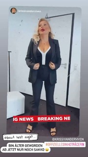 Evelyn Burdecki feet photo thumbnail