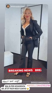 Evelyn Burdecki feet photo thumbnail