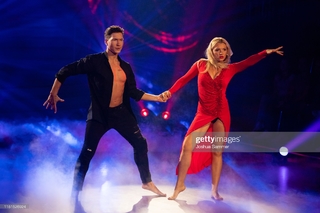 Evelyn Burdecki feet photo thumbnail