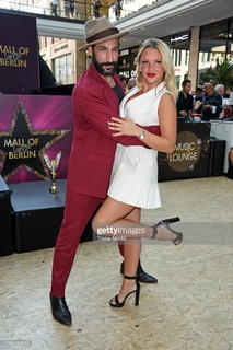 Evelyn Burdecki feet photo thumbnail