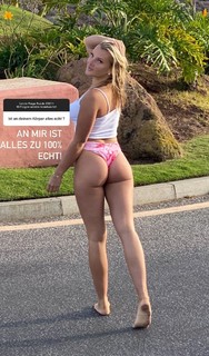 Evelyn Burdecki feet photo thumbnail