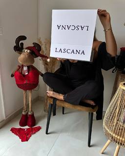 Evelyn Burdecki feet photo thumbnail