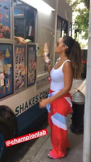 Evelyn Lozada feet photo thumbnail