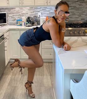 Evelyn Lozada feet photo thumbnail