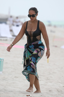 Evelyn Lozada feet photo thumbnail