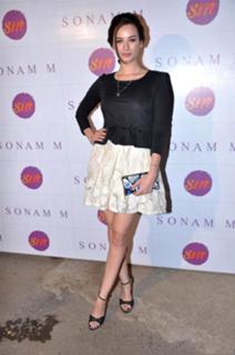Evelyn Sharma feet photo 17