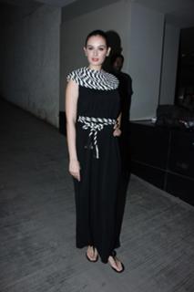 Evelyn Sharma feet photo 4