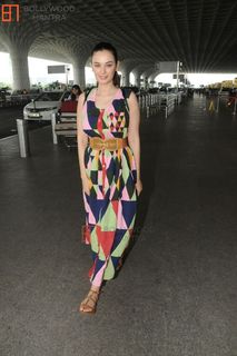 Evelyn Sharma feet photo 1