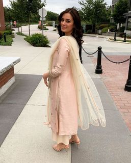 Evelyn Sharma feet photo 5