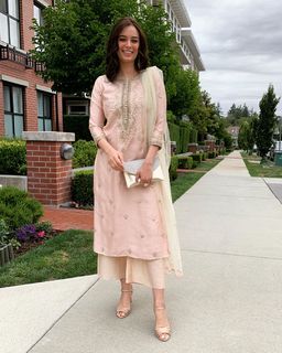 Evelyn Sharma feet photo 4