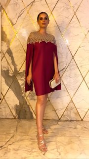 Evelyn Sharma feet photo 12