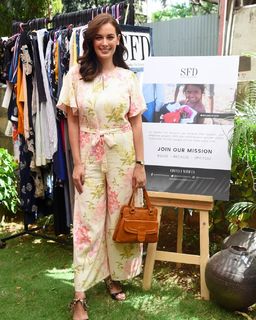 Evelyn Sharma feet photo 12