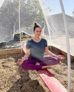 Evelyn Sharma feet photo 11