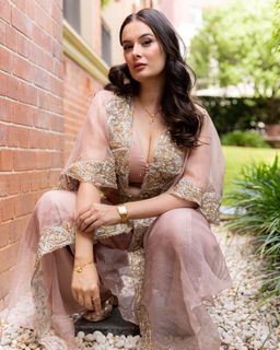 Evelyn Sharma feet photo 4