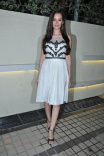 Evelyn Sharma feet photo 10